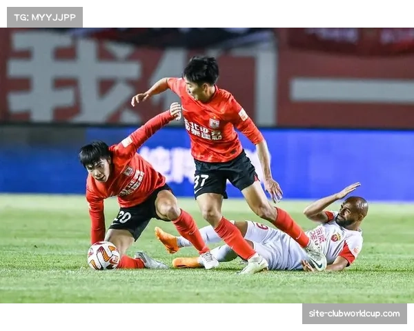 上海海港高位逼抢见效 对阵浙江队早进球定基调